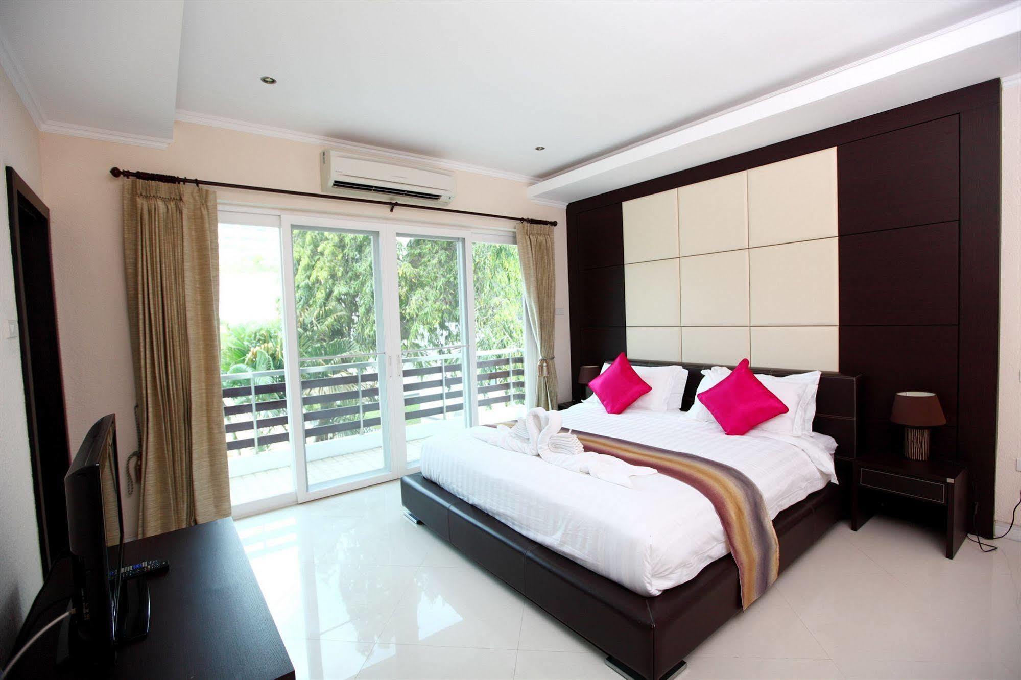 Hidden Palm Pool Villas Pattaya Buitenkant foto